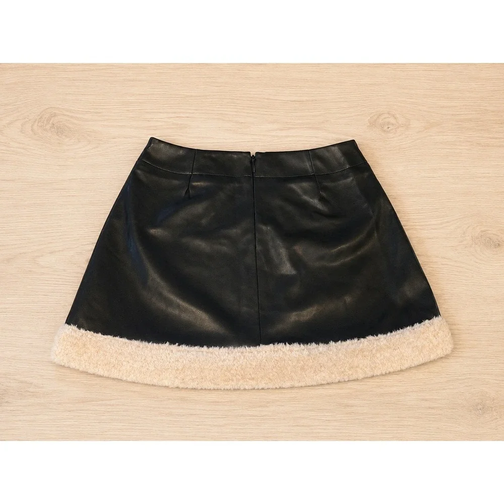 WEWOREWHAT Faux Leather Faux Fur Trim Mini Skirt Black Ivory Size 2 NWT